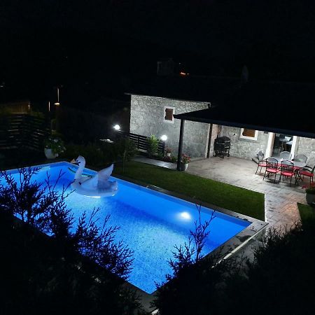 Villa Kos Lupoglav  Buitenkant foto