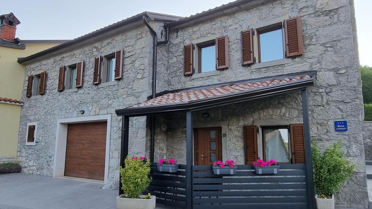 Villa Kos Lupoglav  Buitenkant foto
