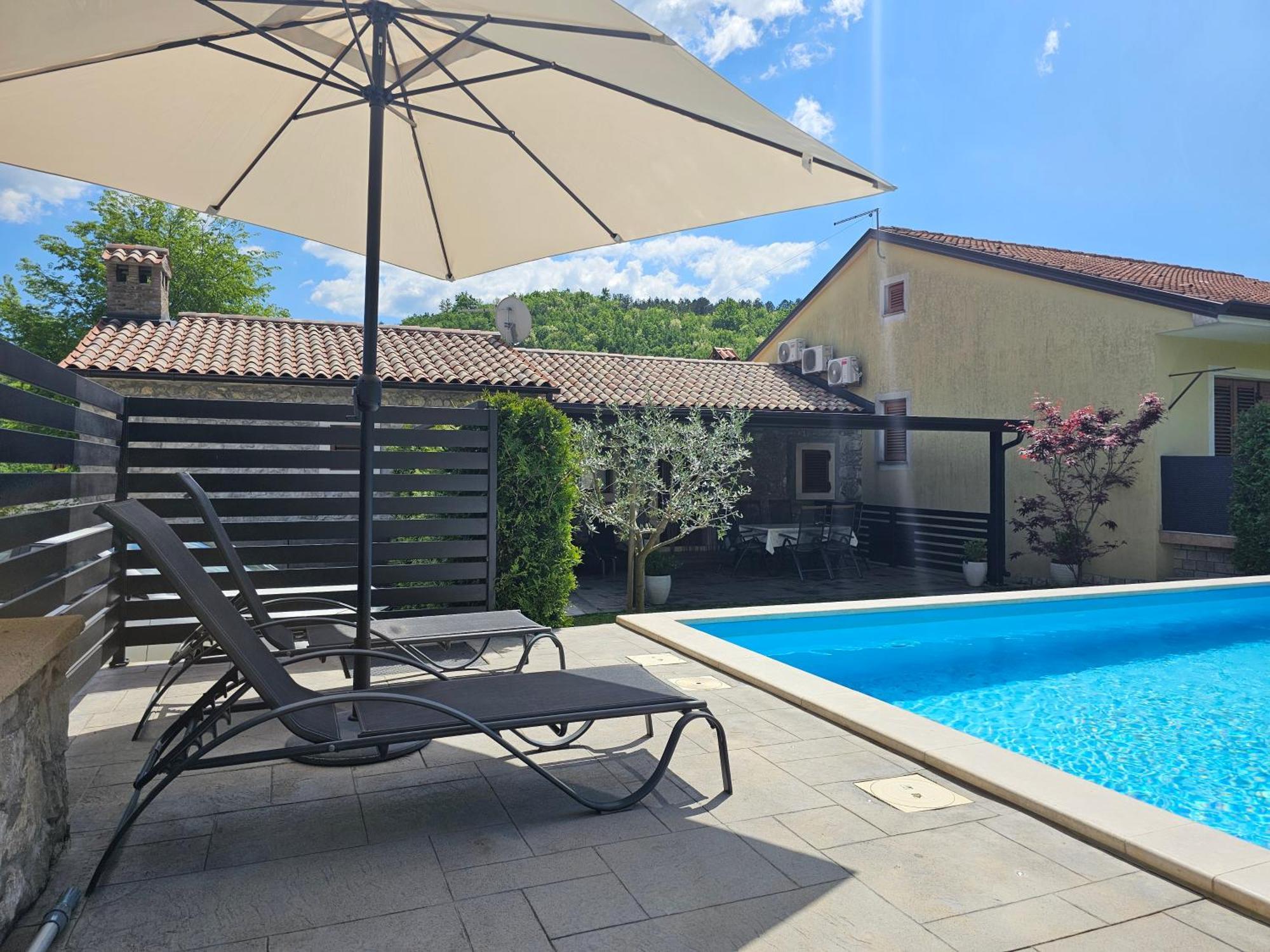 Villa Kos Lupoglav  Buitenkant foto