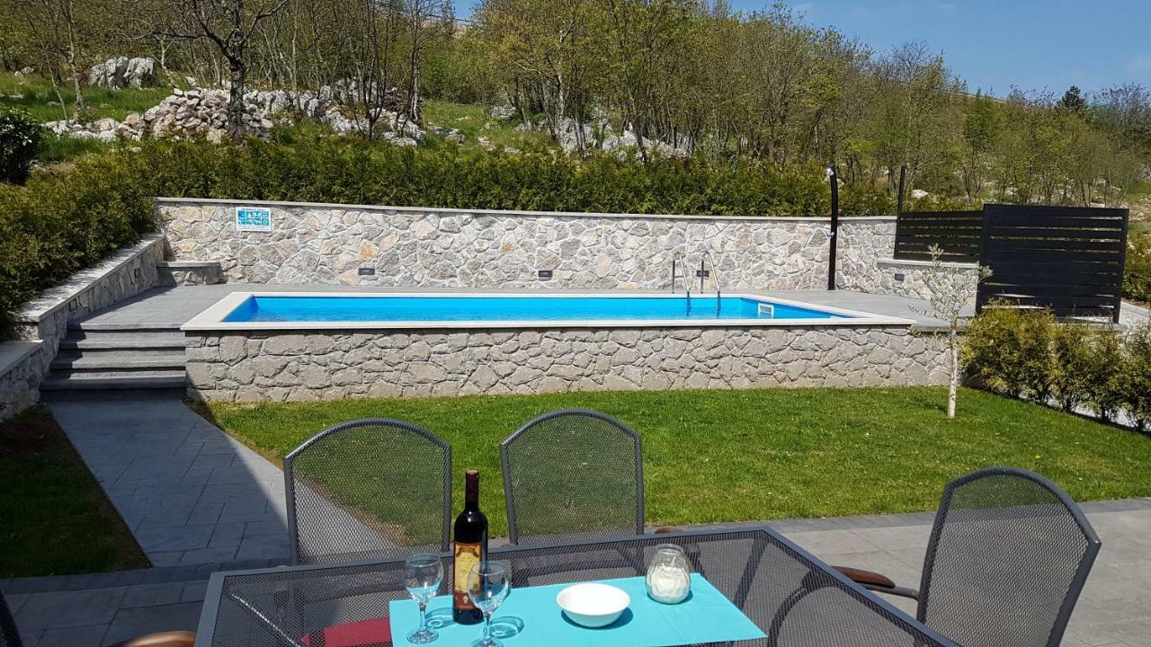 Villa Kos Lupoglav  Buitenkant foto