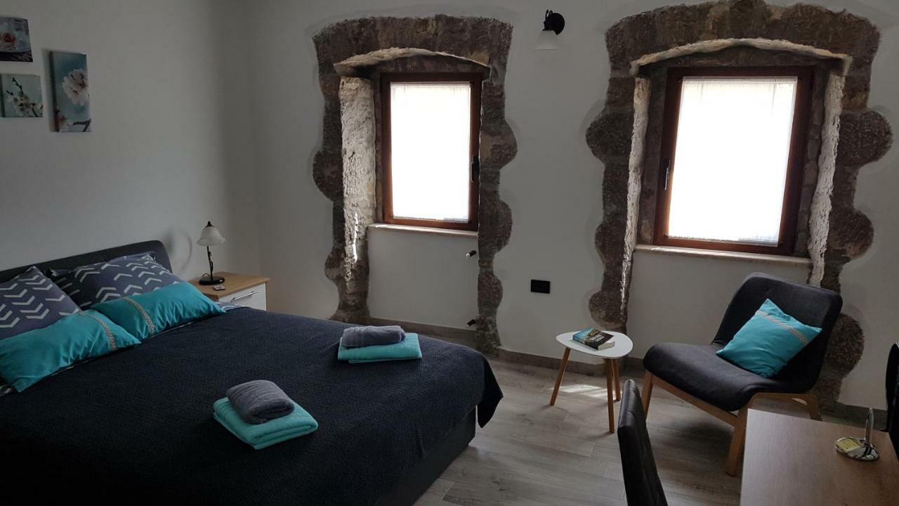 Villa Kos Lupoglav  Buitenkant foto