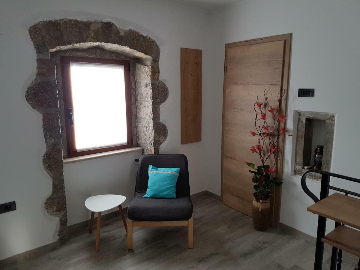 Villa Kos Lupoglav  Buitenkant foto