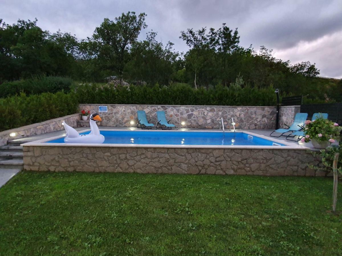 Villa Kos Lupoglav  Buitenkant foto