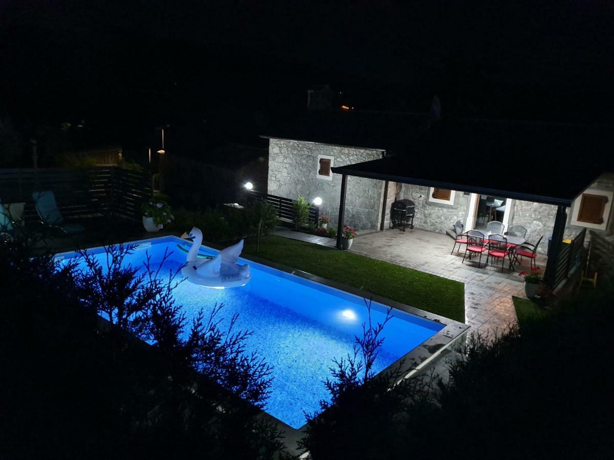 Villa Kos Lupoglav  Buitenkant foto