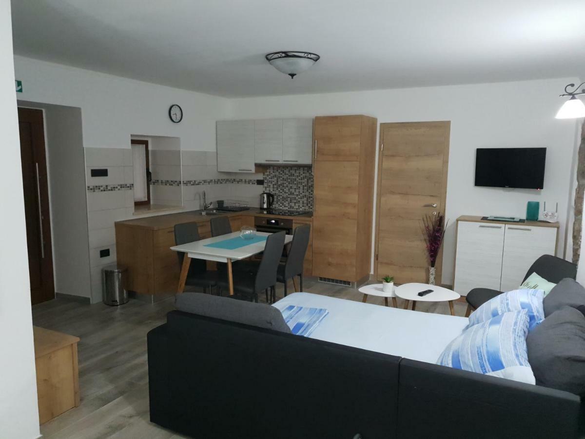 Villa Kos Lupoglav  Buitenkant foto